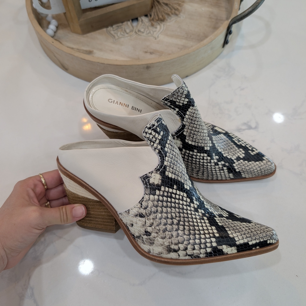 Gianni Bini Snake Print Women's Mules - Picture 2 of 7